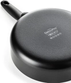 GreenPan Cambridge Hapjespan Met Deksel 28cm - Zwart - Inductie - PFAS-vrij -Le Creuset Winkel 1026x1200