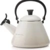 Le Creuset Fluitketel Kone - Meringue -Le Creuset Winkel 1132x1200 4