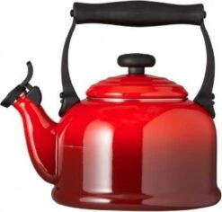 Le Creuset Tradition Fluitketel - 2.1 L - Kersenrood -Le Creuset Winkel 1200x1145 4