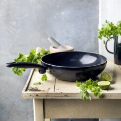 GreenPan Cambridge Wokpan 28cm - Zwart - Inductie - PFAS-vrij -Le Creuset Winkel 1200x1199 1