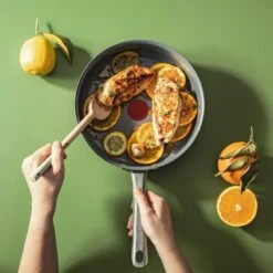 Tefal Renew+ Keramische Hapjespan - Ø 24 Cm - Met Deksel -Le Creuset Winkel 1200x1200 1166