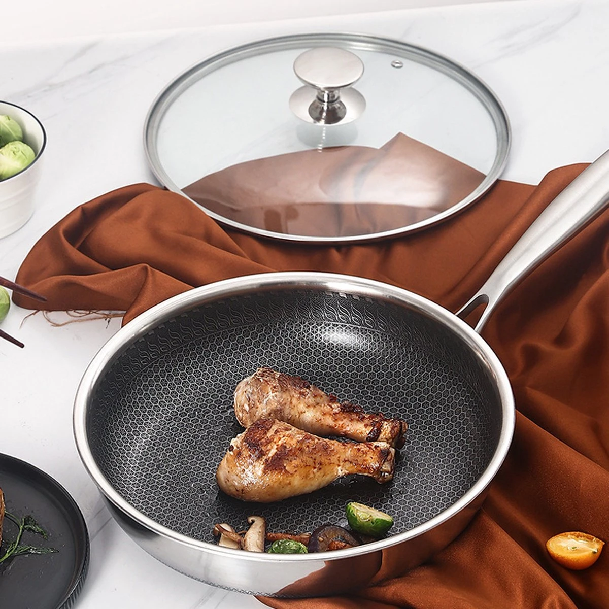 MONFORTT. Hapjespan Ø 28cm Anti-aanbaklaag 7 Lagen Staal Met Deksel 4 MONFORTT. Hapjespan Ø 28cm Anti-aanbaklaag 7 Lagen Staal Met Deksel - Afbeelding 2