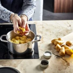 Demeyere Classico 3 Kookpan – Met Deksel – Inductie – RVS – 20 Cm – 3L 12 Demeyere Classico 3 Kookpan – Met Deksel – Inductie – RVS – 20 Cm – 3L -Le Creuset Winkel 1200x1200 123