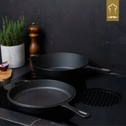 Chefarone Gietijzeren Pan - 2-in-1 Braadpan Inclusief Deksel - Geschikt Voor Alle Warmtebronnen -Le Creuset Winkel 1200x1200 1356