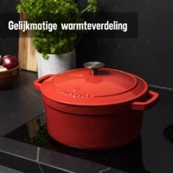 Daumonet Carême Rouge Gietijzeren Braadpan - Sudderpan Kersen Rood - Rond - Ø26 Cm - 4,4 Liter - PFAS & PFOA Vrij - Emaille - Geschikt Voor Alle Warmtebronnen - Elektrisch - Gas - Halogeen - Inductie - Keramisch - Vaatwasserbestendig -Le Creuset Winkel 1200x1200 1390