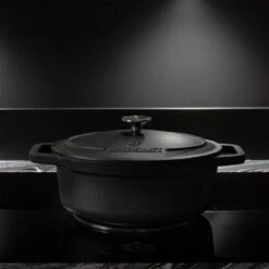 Gietijzeren Braadpan - Sudderpan Zwart Van Daumonet - Ovaal - Ø 29 Cm - 3 Liter - 100% PFAS & PFOA Vrij - Emaille - Geschikt Voor Alle Warmtebronnen - Elektrisch - Gas - Halogeen - Inductie - Keramisch - Vaatwasserbestendig 25 Gietijzeren Braadpan - Sudderpan Zwart Van Daumonet - Ovaal - Ø 29 Cm - 3 Liter - 100% PFAS & PFOA Vrij - Emaille - Geschikt Voor Alle Warmtebronnen - Elektrisch - Gas - Halogeen - Inductie - Keramisch - Vaatwasserbestendig -Le Creuset Winkel 1200x1200 1403