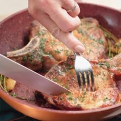 Livington Copper & Stone Pan - 24cm Koekenpan- Anti-aanbaklaag En Krasbestendig - Graniet Look - Binnenste Steenlaag Voor Perfecte Warmteverdeling - Geschikt Voor Ceran, Gas, Elektrisch, Inductie -Le Creuset Winkel 1200x1200 1470