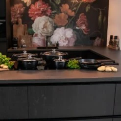 Herenthal Inductie Pannenset - Luxe 10-delige Koekenpanset - Voor Alle Warmtebronnen - Met Glazen Deksels En Koudgrepen - Zwart -Le Creuset Winkel 1200x1200 202