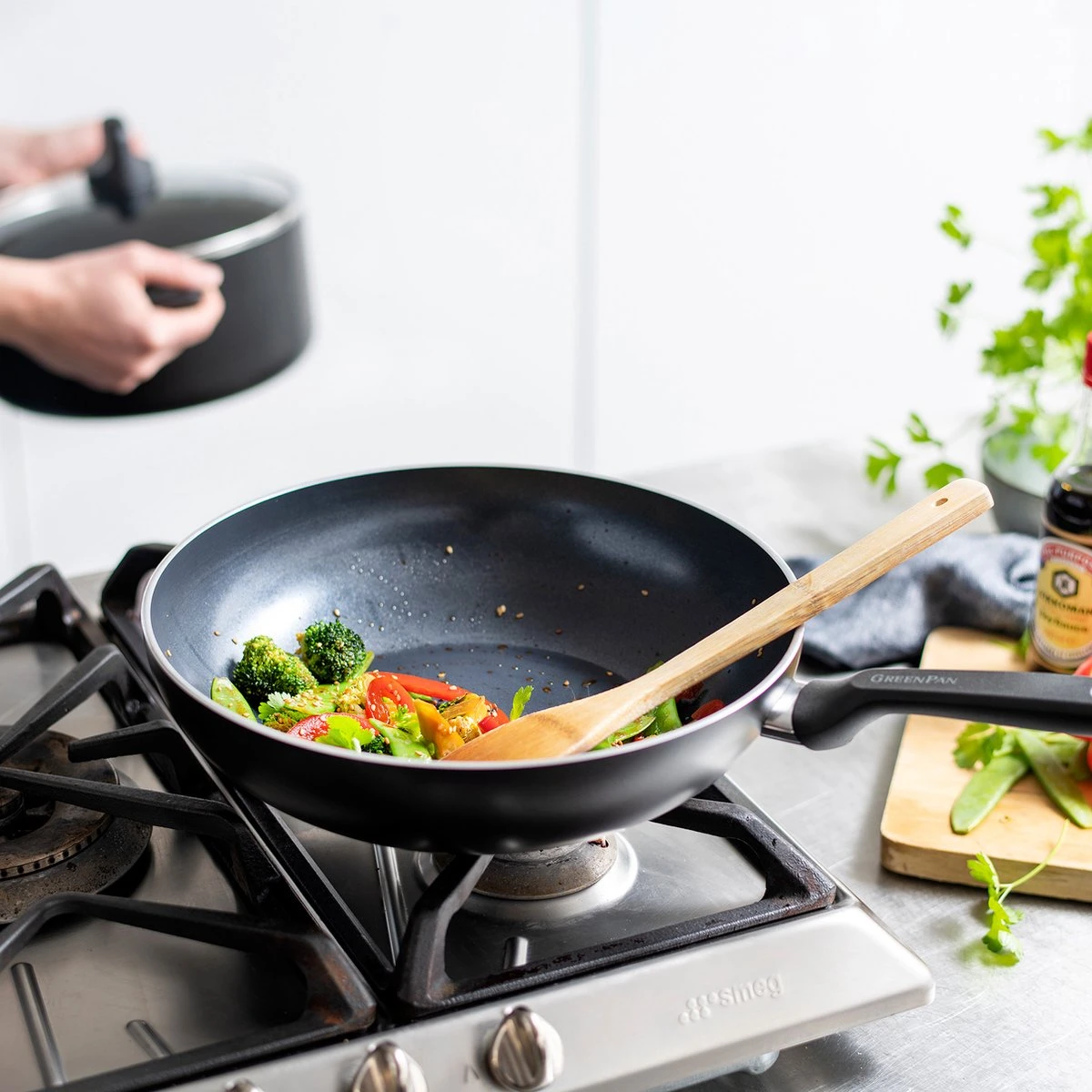 GreenPan Memphis Keramische Wokpan - Ø 28 Cm - PFAS-vrij 9 GreenPan Memphis Keramische Wokpan - Ø 28 Cm - PFAS-vrij - Afbeelding 7