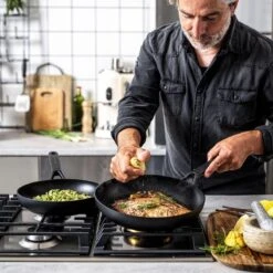 KitchenAid Classic Forged Aluminium Wok ø28cm - Zwart - Inductie - Anti-aanbak -Le Creuset Winkel 1200x1200 291