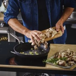 KitchenAid Hard Geanodiseerd Aluminium Wok ø30cm - Zwart - Inductie - Anti-aanbak -Le Creuset Winkel 1200x1200 301