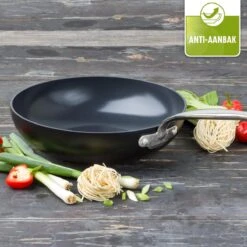 GreenPan Barcelona Infinity Pro Wokpan 28cm - Zwart - Inductie - PFAS-vrij -Le Creuset Winkel 1200x1200 340
