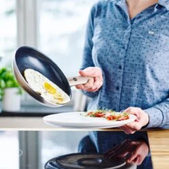 GreenPan Cambridge Koekenpan 30cm - Brons - Inductie - PFAS-vrij -Le Creuset Winkel 1200x1200 533