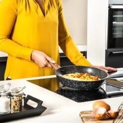 Westinghouse Pannenset - Speciale Editie Koekenpan 20cm + Koekenpan 24cm + Koekenpan 28cm - Koekenpannenset 3-delig - Geschikt Voor Alle Warmtebronnen Inclusief Inductie -Le Creuset Winkel 1200x1200 737