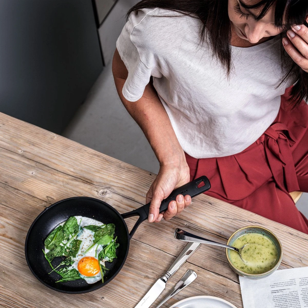 KitchenAid Classic Aluminium Koekenpannenset 2-delig ø24+28cm - Zwart - Inductie 11 KitchenAid Classic Aluminium Koekenpannenset 2-delig ø24+28cm - Zwart - Inductie - Afbeelding 9