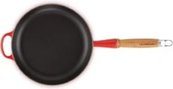 Le Creuset Koekenpan Signature Kersenrood - ø 28 Cm / 2.6 Liter - Geëmailleerde Anti-aanbaklaag -Le Creuset Winkel 1200x616 2