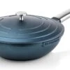 Westinghouse Performance Series - Wokpan Inductie - 28cm Luxe Wok Met Deksel - Blauw - Geschikt Voor Alle Warmtebronnen 1 Westinghouse Performance Series - Wokpan Inductie - 28cm Luxe Wok Met Deksel - Blauw - Geschikt Voor Alle Warmtebronnen -Le Creuset Winkel 1200x743 4