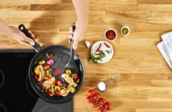 Tefal Easy Chef Koekenpan - Ø 28 Cm -Le Creuset Winkel 1200x782 3
