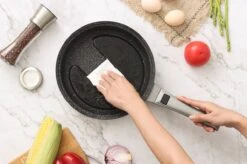 Swiss Pro+ | Set 14 Delige Pannenset | Inductie - Pannensets - Glazen Deksel - Met Afneembare Handgreep - Marmeren Interieur -PFAS-vrij | Grey / Silver -Le Creuset Winkel 1200x799 112