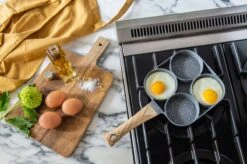 Magnani - Eierpan - 4 Bakplaten Van ⌀ 8 Cm - Voor Gas- En Elektrische Kookplaten - Aluminium - Houten Handvat - 38 X 18.7 X 2 Cm -Le Creuset Winkel 1200x799 53