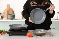 Swiss Pro+ - Koekenpannenset - 3 Delig - Keramisch - Inductie - Milieuvriendelijk - PFAS - PFOA Vrij - Sapphire Green 26 Swiss Pro+ - Koekenpannenset - 3 Delig - Keramisch - Inductie - Milieuvriendelijk - PFAS - PFOA Vrij - Sapphire Green -Le Creuset Winkel 1200x799 61