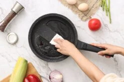 Swiss Pro+ | Set 14 Delige Pannenset | Inductie - Pannensets - Glazen Deksel - Met Afneembare Handgreep - Marmeren Interieur -PFAS-vrij | Black (Zwart) -Le Creuset Winkel 1200x799 87