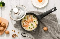 Swiss Pro+ | Set 14 Delige Pannenset | Inductie - Pannensets - Glazen Deksel - Met Afneembare Handgreep - Marmeren Interieur -PFAS-vrij | Black (Zwart) -Le Creuset Winkel 1200x799 88