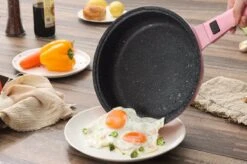 Royalty Line Inductie Pannenset - Luxe 14-delige Pannenset Marmeren Coating - Pannen Met Afneembare Handvaten - Oven-Ready - PFAS-Vrij - Voor Alle Warmtebronnen - Afneembare Koudgrepen - Antiaanbaklaag - Koekenpan Met Glazen Deksels - Roze 23 Royalty Line Inductie Pannenset - Luxe 14-delige Pannenset Marmeren Coating - Pannen Met Afneembare Handvaten - Oven-Ready - PFAS-Vrij - Voor Alle Warmtebronnen - Afneembare Koudgrepen - Antiaanbaklaag - Koekenpan Met Glazen Deksels - Roze -Le Creuset Winkel 1200x799 89