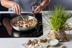 Demeyere Essential 5 RVS Koekenpan – Koekenpan Inductie - 28 Cm – PTFE-vrij -Le Creuset Winkel 1200x800 139