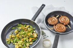 Demeyere Alu Comfort 3 Koekenpan – Keramische Antikleeflaag – Koekenpan Inductie – Ceraforce (PTFE-vrij) - Pannen Set 24 Cm + 28 Cm -Le Creuset Winkel 1200x800 176