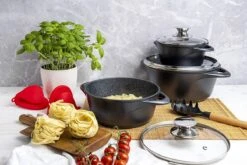 Smile - 8 Delige Pannenset - Antiaanbaklaag - Vaatwasser Bestendig - Geschikt Voor Iedere Kookplaat - MGK-18 - Zwart -Le Creuset Winkel 1200x800 178