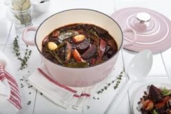 BK Bourgogne Braadpan Ø 24 Cm - Roze - Gietijzer - Inductie 8 BK Bourgogne Braadpan Ø 24 Cm - Roze - Gietijzer - Inductie -Le Creuset Winkel 1200x800 243