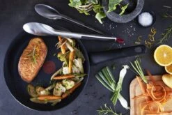 Tefal Black Stone Koekenpan - Ø 28 Cm 16 Tefal Black Stone Koekenpan - Ø 28 Cm -Le Creuset Winkel 1200x801 10