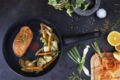 Tefal Black Stone Koekenpan - Ø 28 Cm 14 Tefal Black Stone Koekenpan - Ø 28 Cm -Le Creuset Winkel 1200x801 8