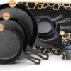 Ocina Gietijzeren Pan – Set Van 3 Stuks – ø25cm, ø19.5cm En ø16cm - Skillet - Koekenpan – Hapjespan – Koekenpan Inductie – Koekenpannenset - Gietijzeren Pan Bbq - Gietijzer - Incl. Receptenboek -Le Creuset Winkel 1200x814 3