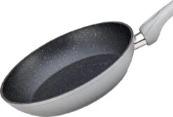 Herzberg HG-FP3: 3-Delige Koekenpan Van Gesmeed Aluminium 20/24/28 - ZILVER -Le Creuset Winkel 1200x817 3
