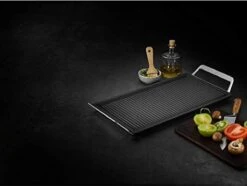 AEG MASTERY COLLECTION Plancha A9HL33 - Grillplaat - Gegoten Aluminium - 22 X 43 Cm 15 AEG MASTERY COLLECTION Plancha A9HL33 - Grillplaat - Gegoten Aluminium - 22 X 43 Cm -Le Creuset Winkel 1200x902 6