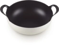 Le Creuset Gietijzeren Balti-pan In Meringue 24 Cm 2,7l -Le Creuset Winkel 1200x908 1