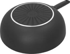Demeyere Alu Comfort 3 Wokpan – Wokpan Inductie – Ceraforce Keramische Antikleeflaag – 28 Cm – PTFE En PFAS Vrij -Le Creuset Winkel 1200x918 3