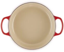 Le Creuset - Gietijzeren - Lage Braadpan - 24cm - Kersenrood 28 Le Creuset - Gietijzeren - Lage Braadpan - 24cm - Kersenrood -Le Creuset Winkel 1200x971 2