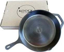 Koock Amsterdam® Skillet Gepolijst Gietijzer - 25cm - Koekenpan - Geschikt Voor Alle Warmtebronnen 8 Koock Amsterdam® Skillet Gepolijst Gietijzer - 25cm - Koekenpan - Geschikt Voor Alle Warmtebronnen -Le Creuset Winkel 1200x978 2