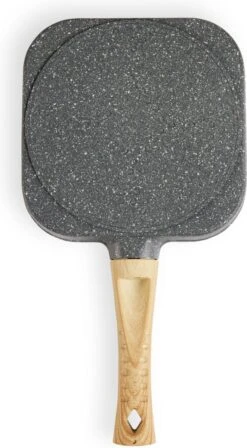 Magnani - Eierpan - 4 Bakplaten Van ⌀ 8 Cm - Voor Gas- En Elektrische Kookplaten - Aluminium - Houten Handvat - 38 X 18.7 X 2 Cm -Le Creuset Winkel 661x1200