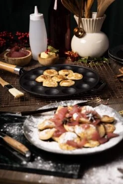 Blackwell Poffertjespan - Met Houten Steel - Gietijzer - ø 24 Cm -Le Creuset Winkel 799x1200 13