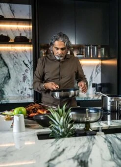 Soenil By ISENVI - Koekenpan Inductie - 24 CM - Keramische Pan - RVS Handgreep -Le Creuset Winkel 872x1200