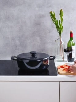 Brabantia The Dutch Braadpan - Matt Black - 28 Cm - Gietijzer -Le Creuset Winkel 899x1200 2